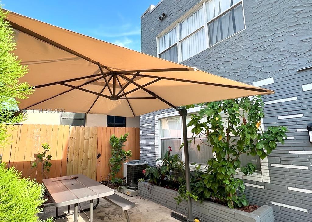 HOLLYWOOD - Residential Income