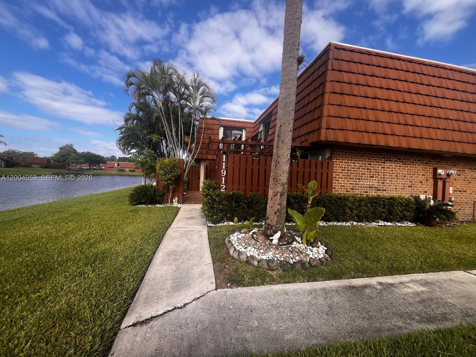 C H E ACRES - Residential