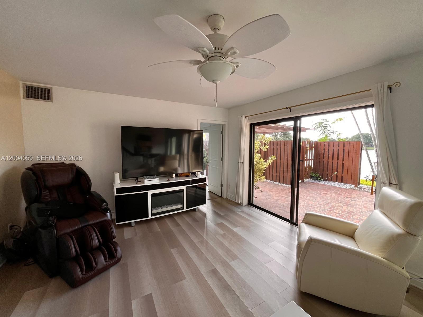 C H E ACRES - Residential