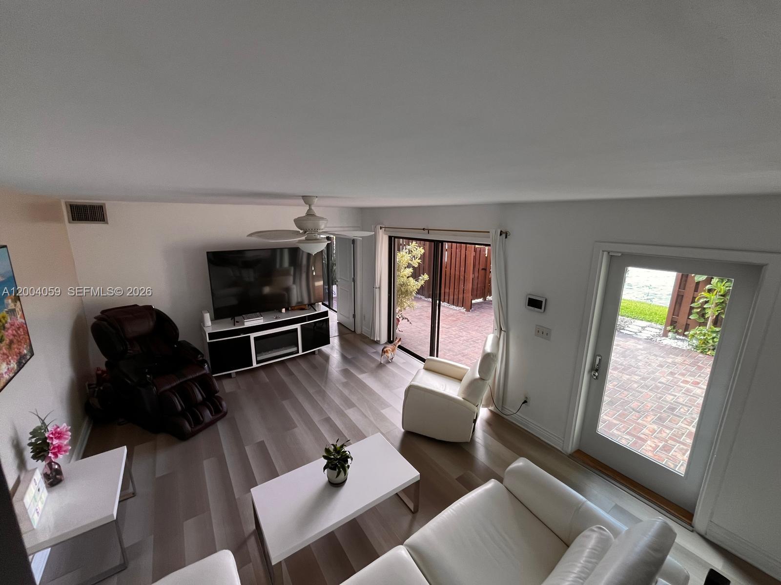 C H E ACRES - Residential