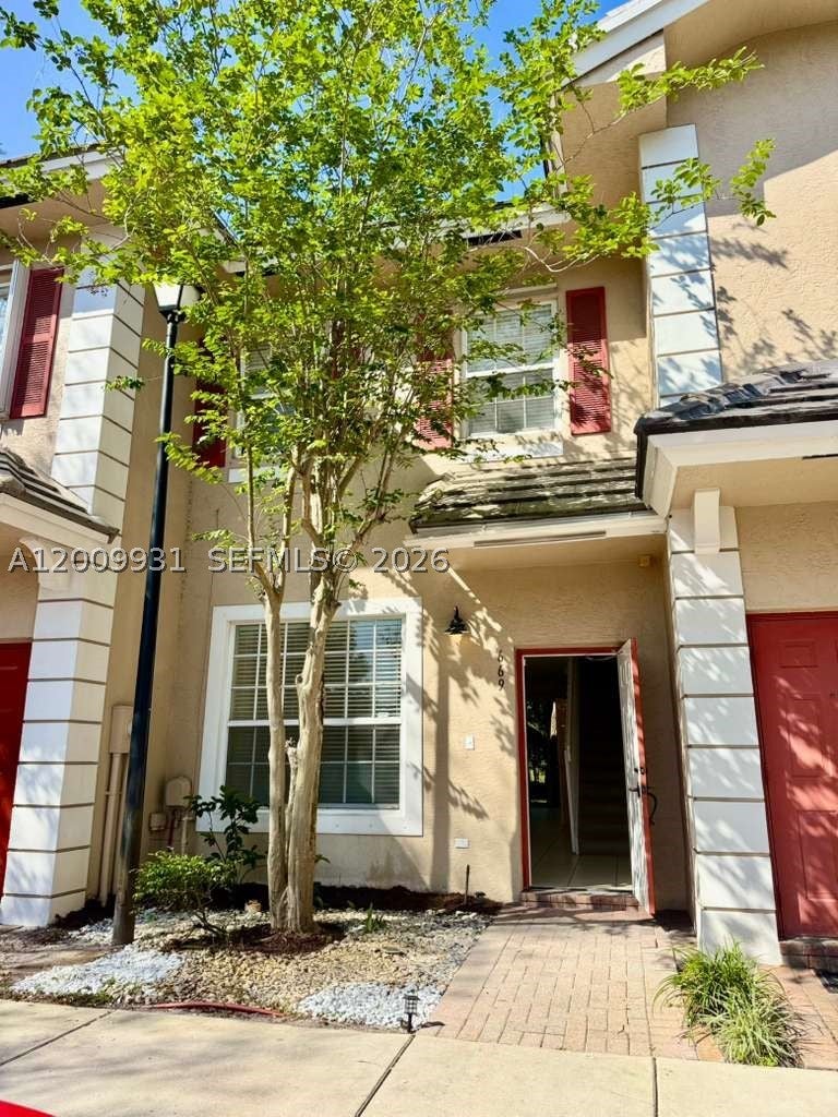 669 NW 42nd Ave