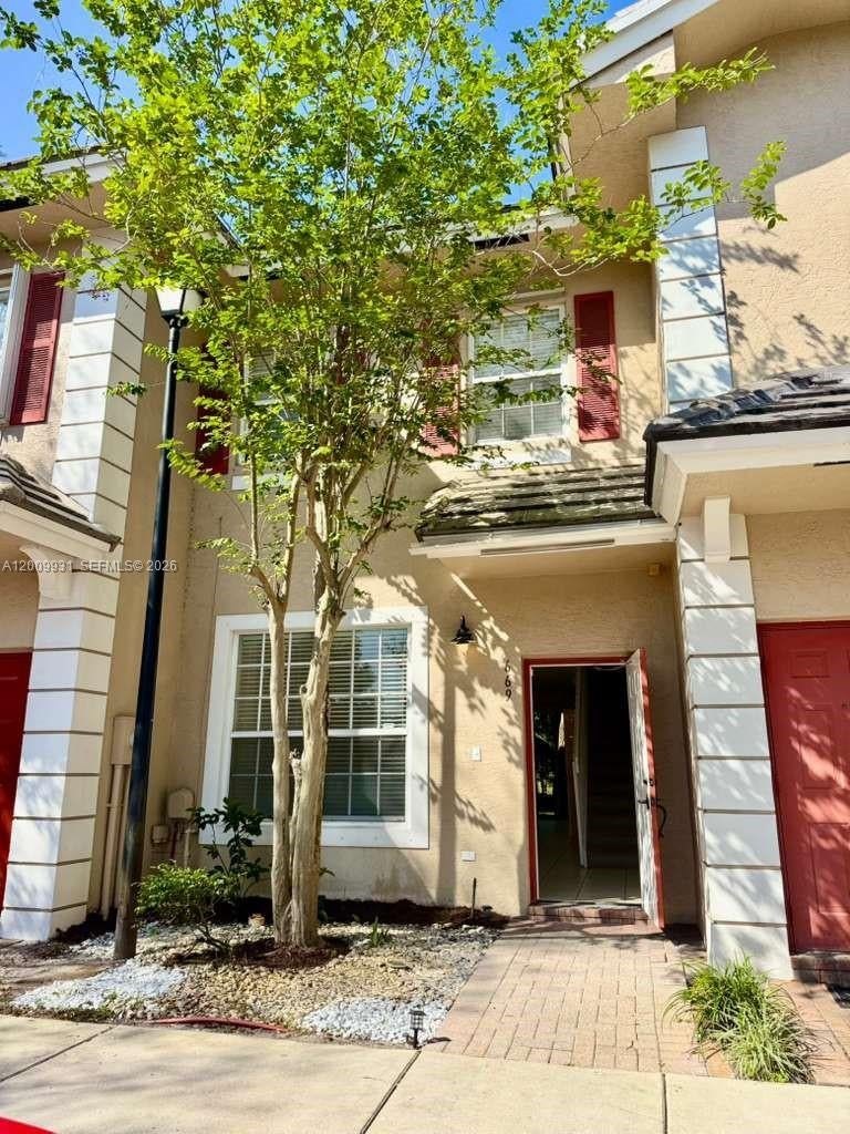 669 NW 42nd Ave, Plantation FL 33317