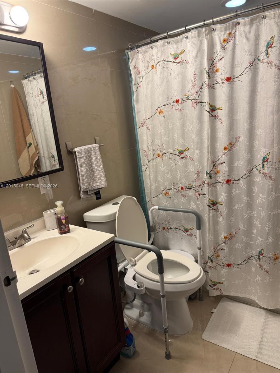 GREENGLADES CONDO IV - Residential Lease