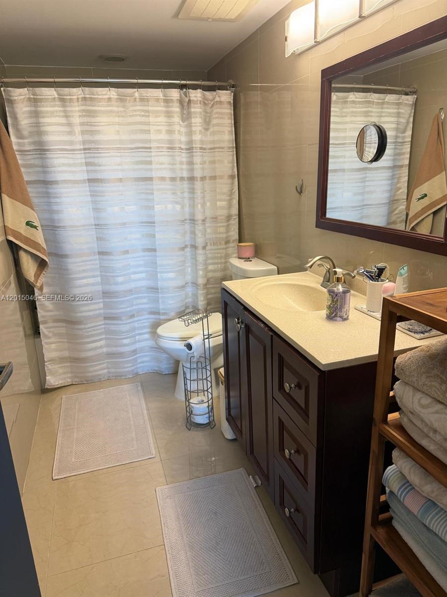 GREENGLADES CONDO IV - Residential Lease