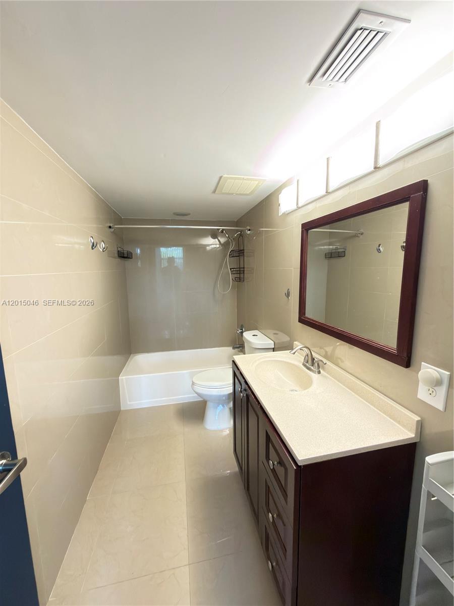 GREENGLADES CONDO IV - Residential Lease