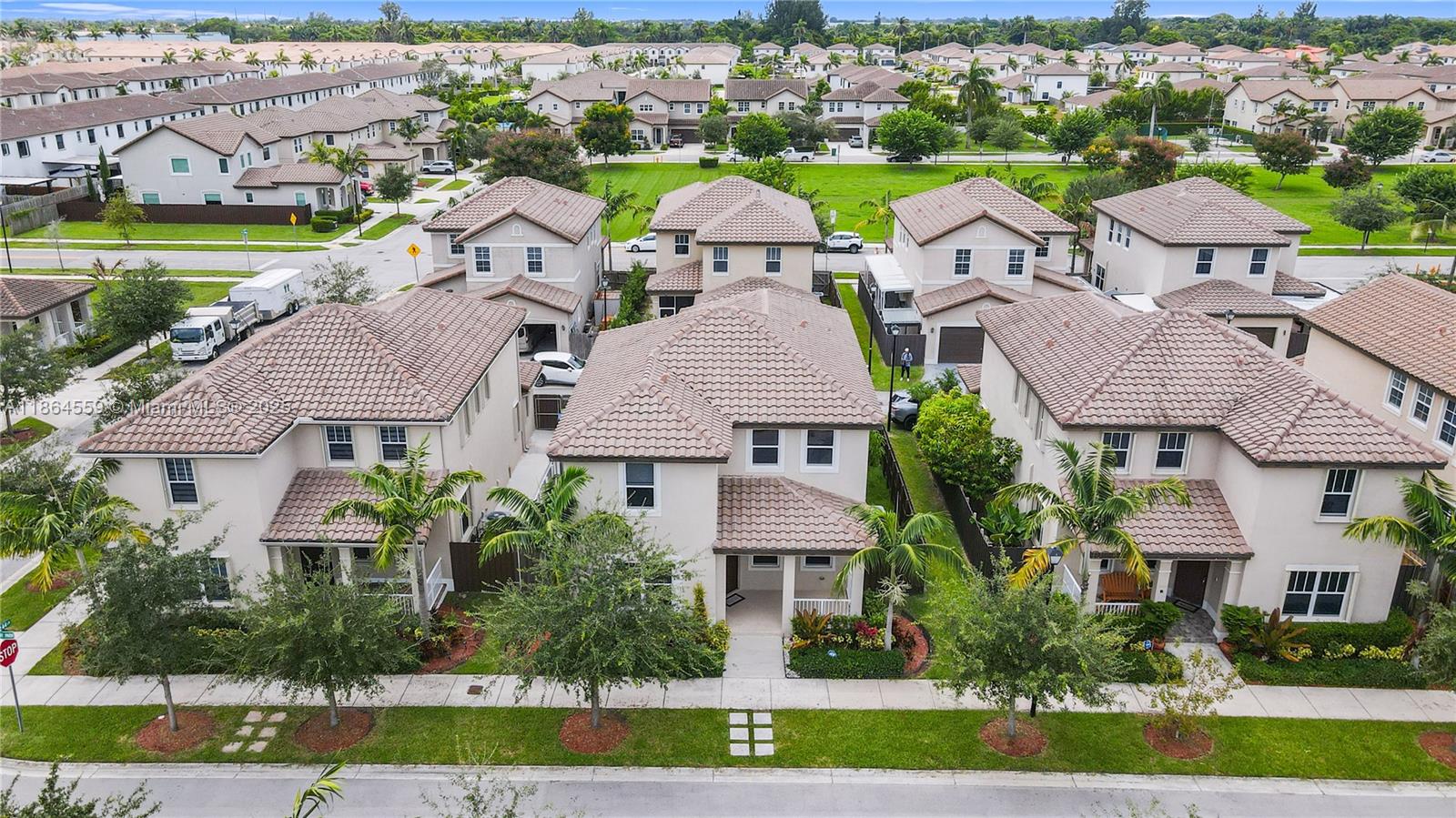For Sale – Living Area: 2,264 sq. ft. | Bedrooms: 4
Spacious 4-bedroom home featuring an open floor plan with generous living areas and natural light throughout. Conveniently located near schools, shopping, and major highways.
