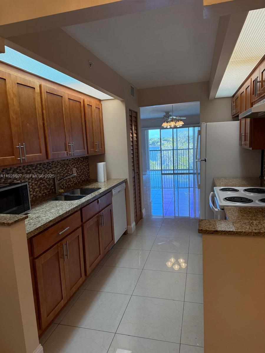 SUFFOLK AT CENTURY VILLAG - Residential Lease