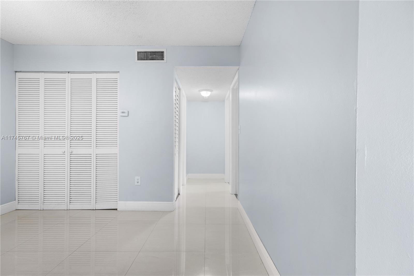 THE COURTS AT KENDALL CON - Residential
