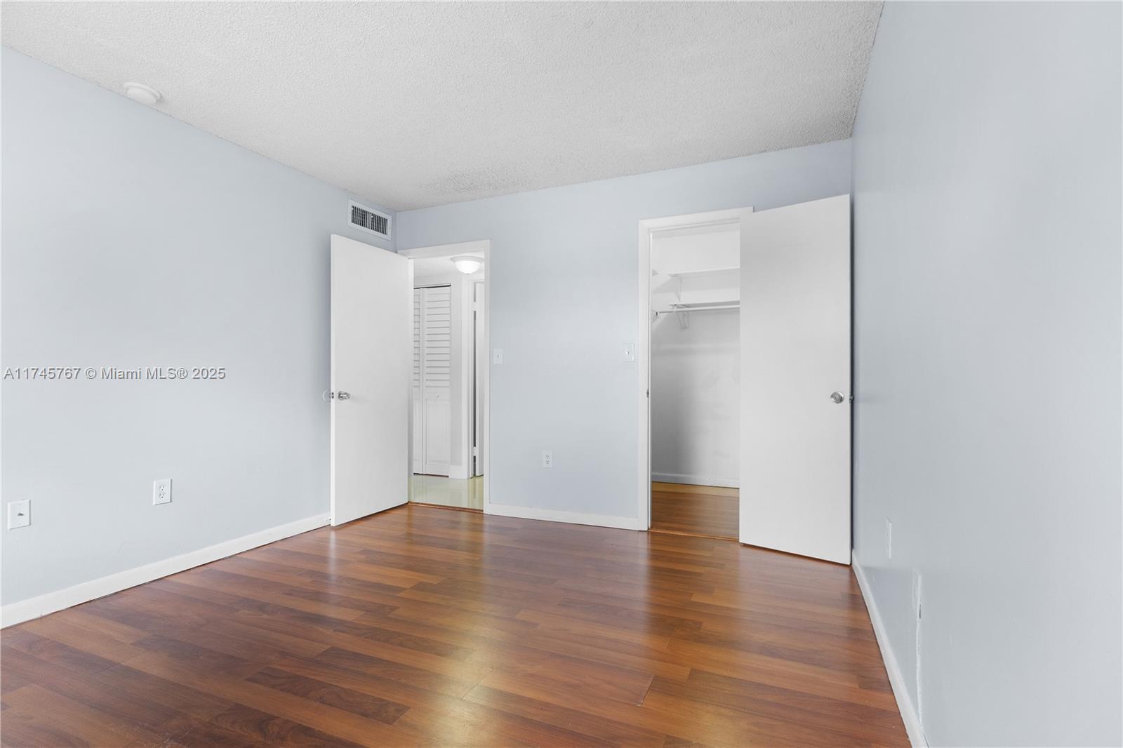 THE COURTS AT KENDALL CON - Residential