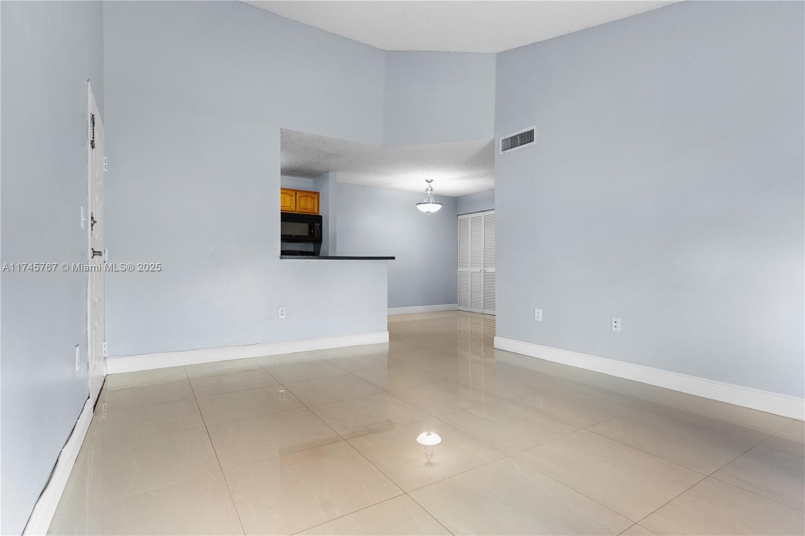 THE COURTS AT KENDALL CON - Residential
