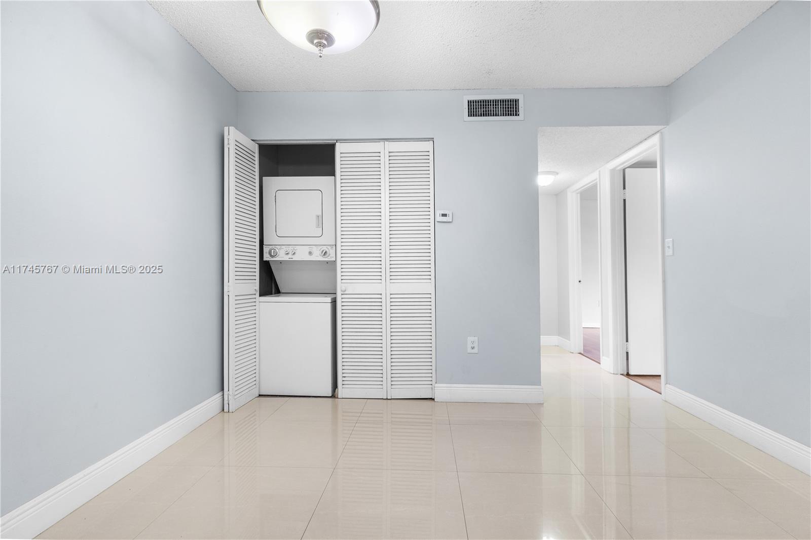 THE COURTS AT KENDALL CON - Residential