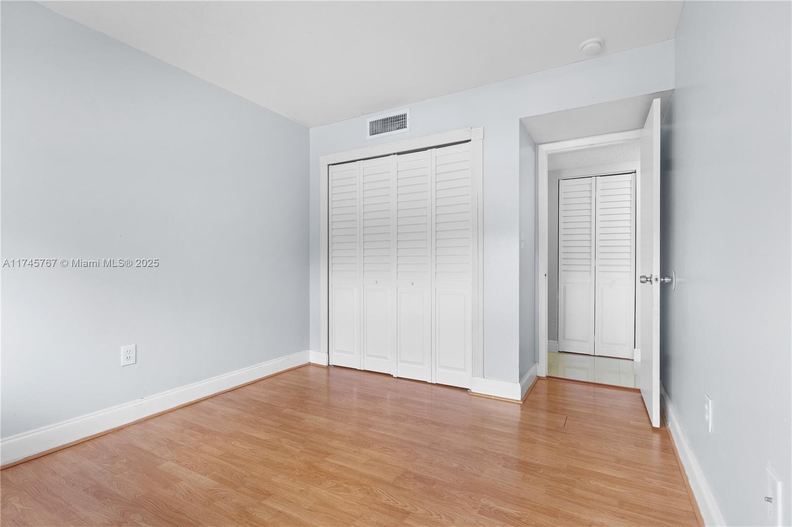 THE COURTS AT KENDALL CON - Residential