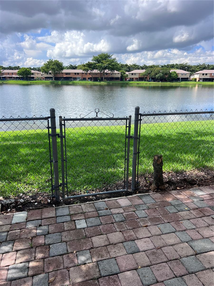 PEMBROKE POINTE SECTION T - Residential