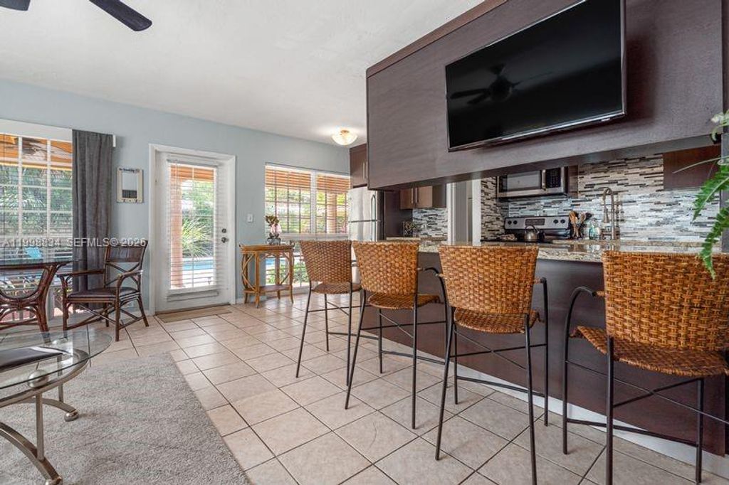 Photo of 2033 NE 33rd Ave #3, Fort Lauderdale, FL 33305 (MLS # A11998834)