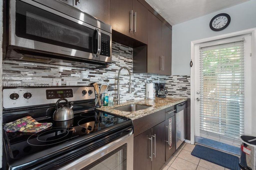 Photo of 2033 NE 33rd Ave #3, Fort Lauderdale, FL 33305 (MLS # A11998834)