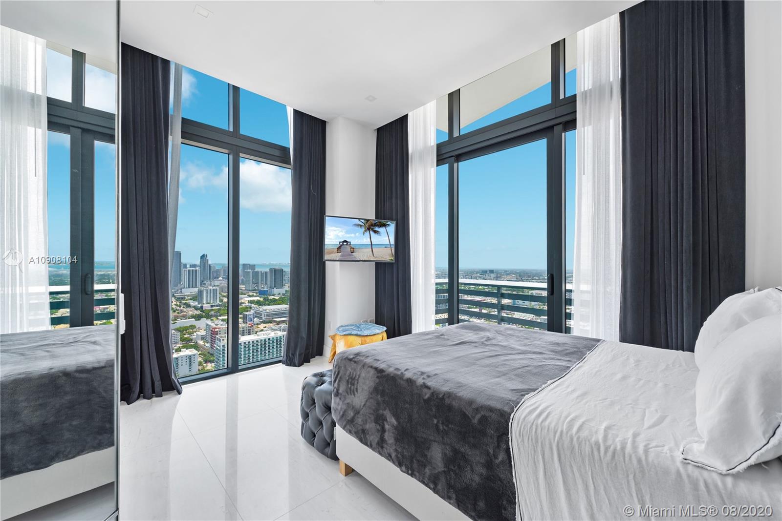 ICON BAY CONDO - Residential