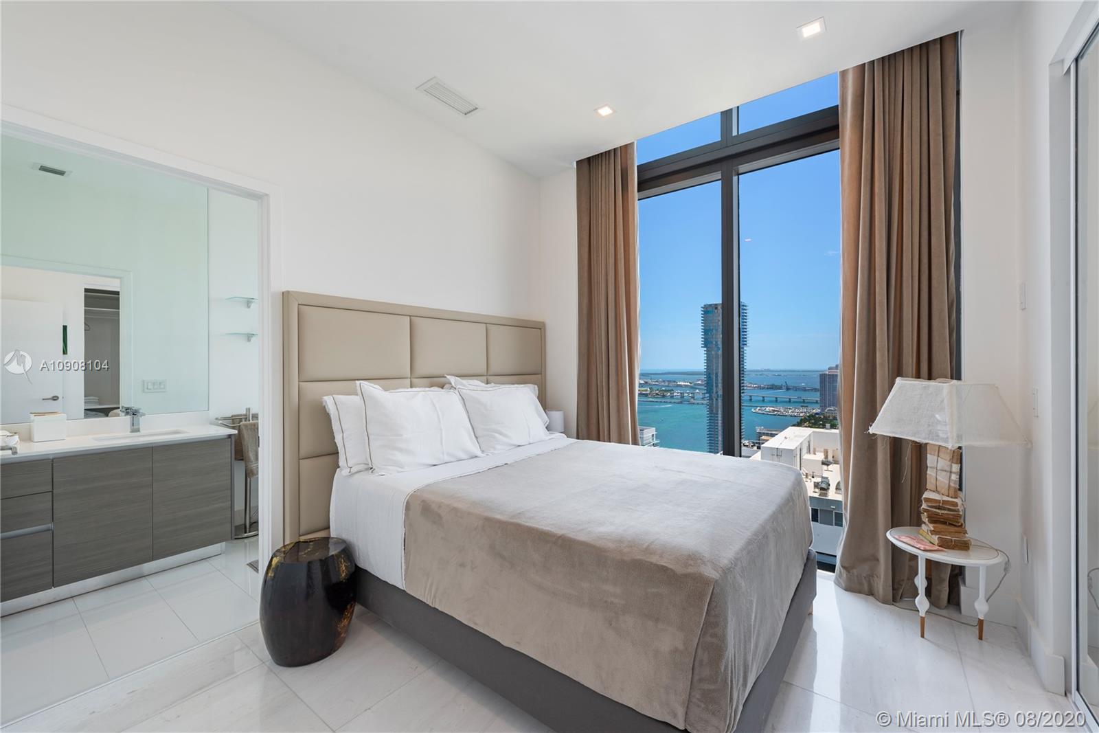 ICON BAY CONDO - Residential