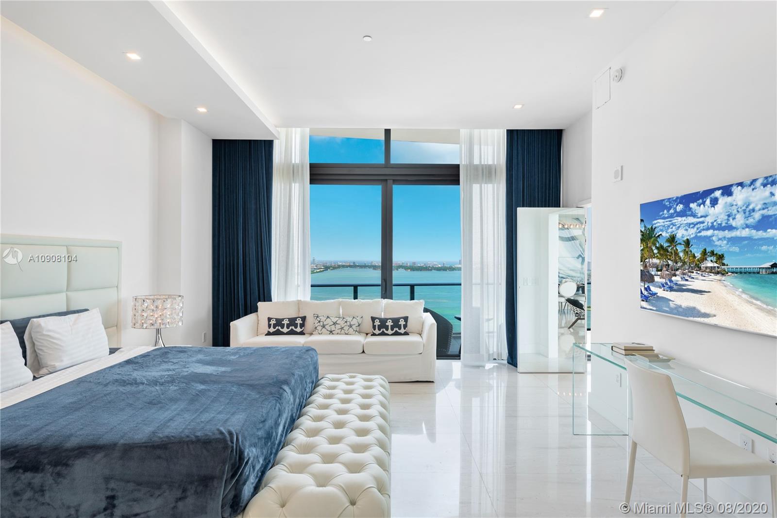 ICON BAY CONDO - Residential