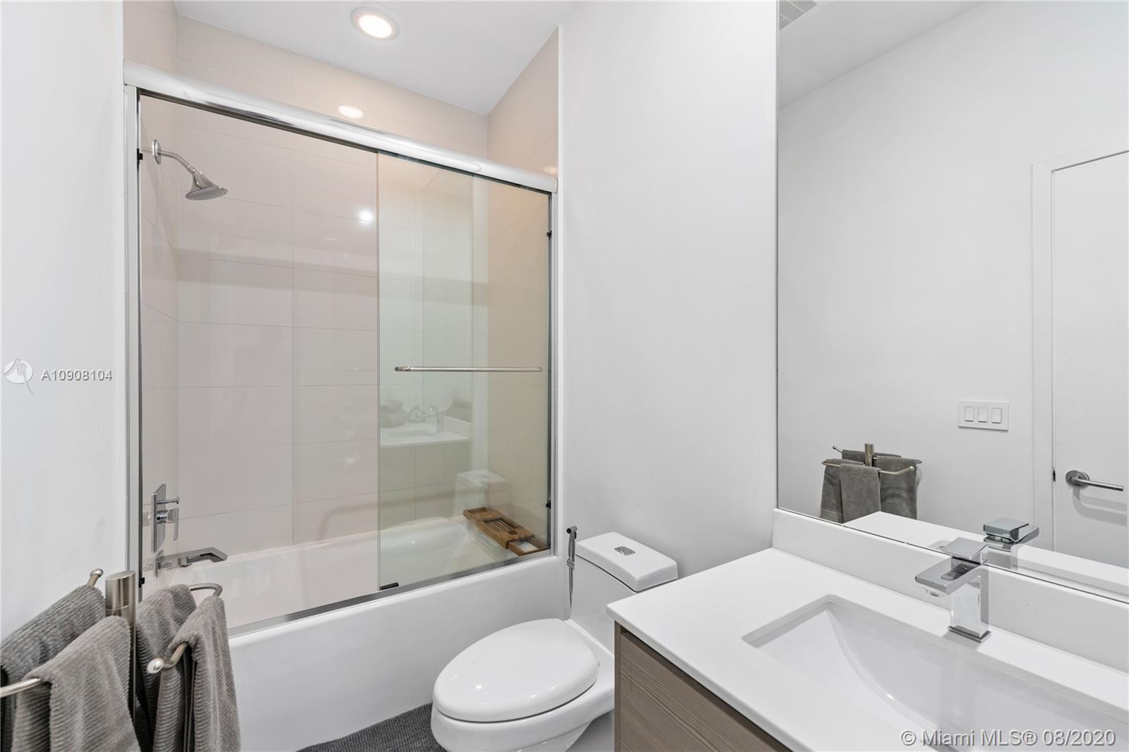 ICON BAY CONDO - Residential