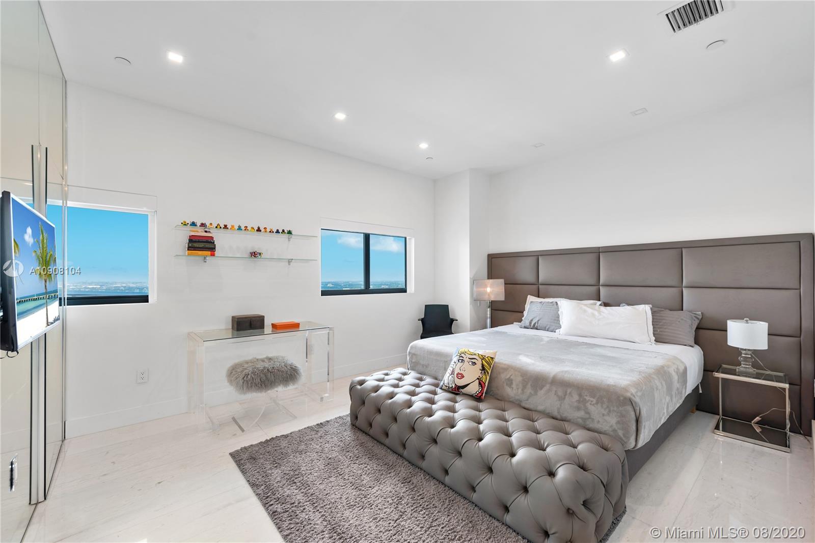 ICON BAY CONDO - Residential