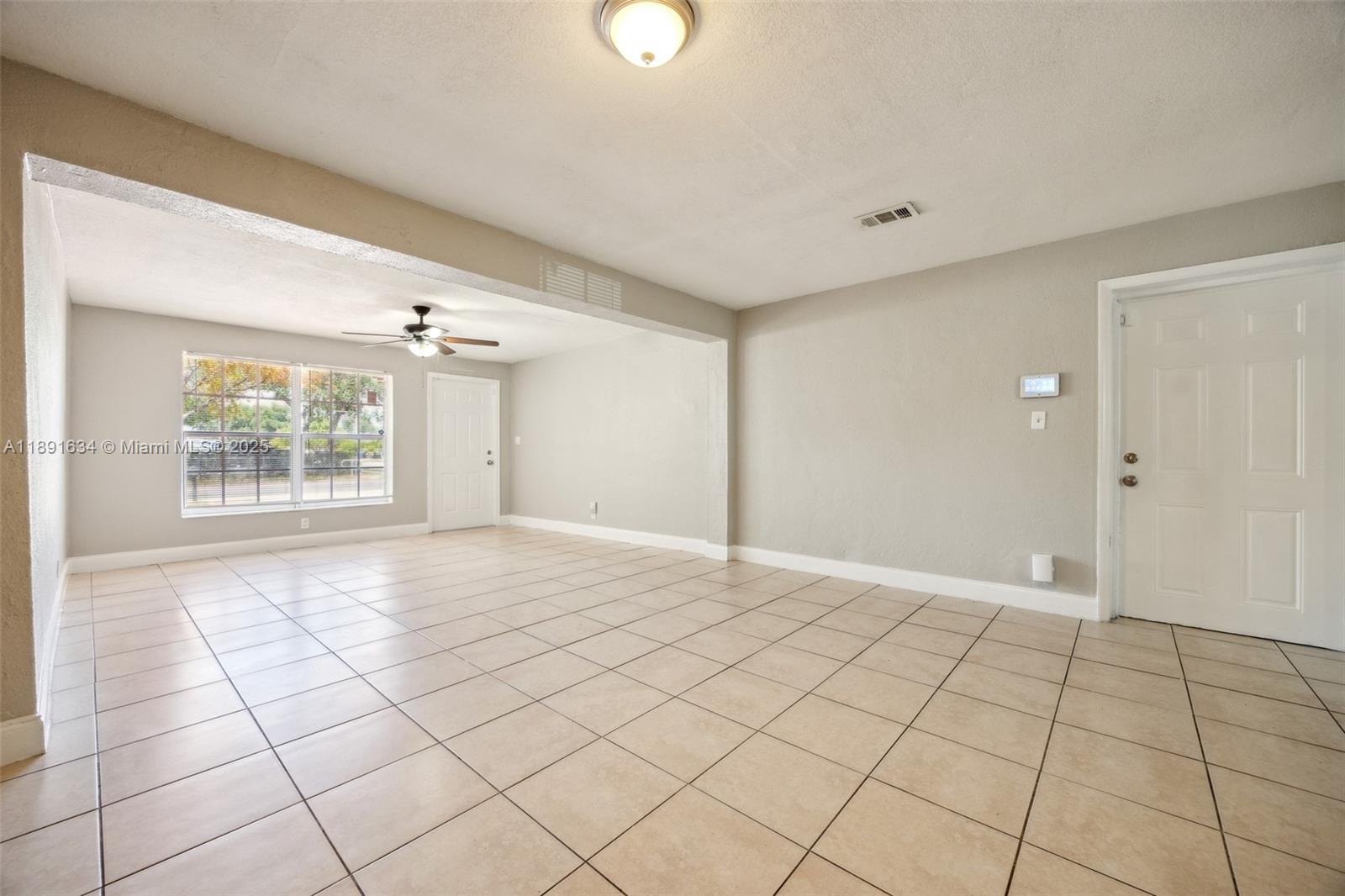 PALM LANE VILLA - Residential