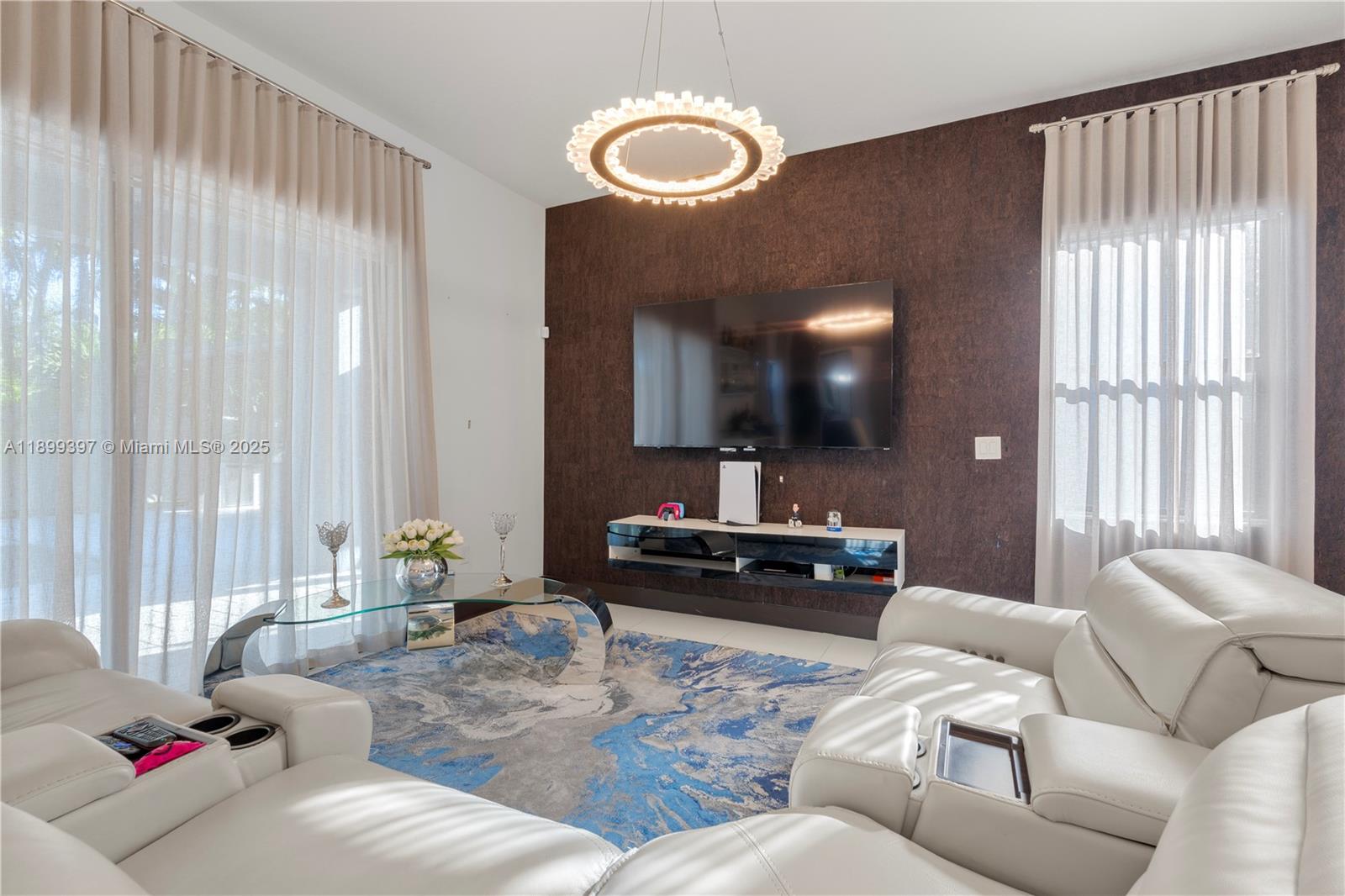 DUNNWOODY LAKE - Residential