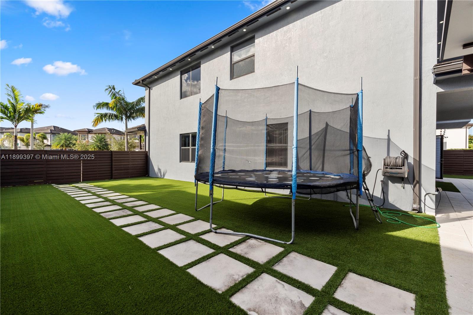 DUNNWOODY LAKE - Residential