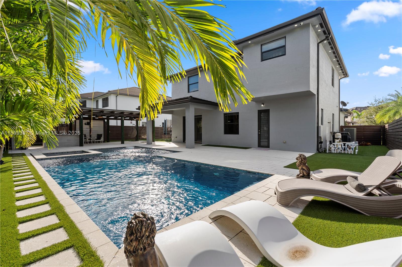 DUNNWOODY LAKE - Residential