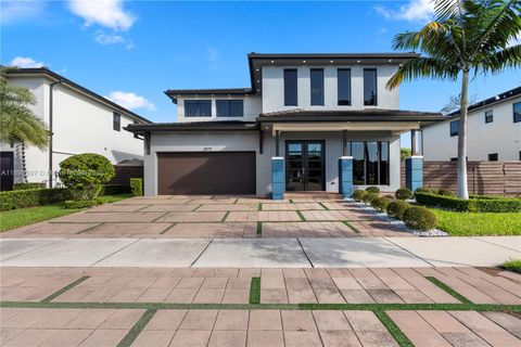8975 NW 161st Ter Miami Lakes FL 33018