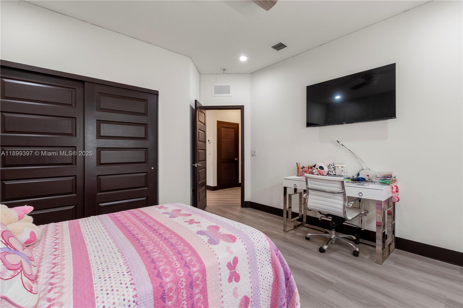 DUNNWOODY LAKE - Residential