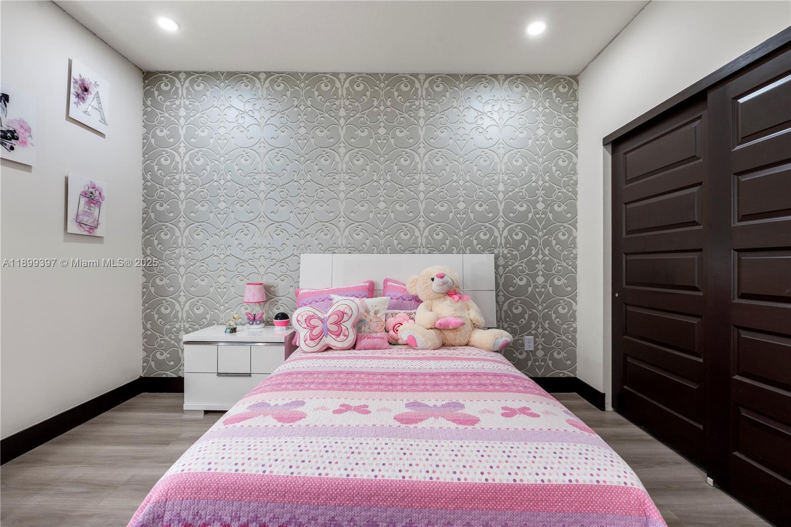 DUNNWOODY LAKE - Residential