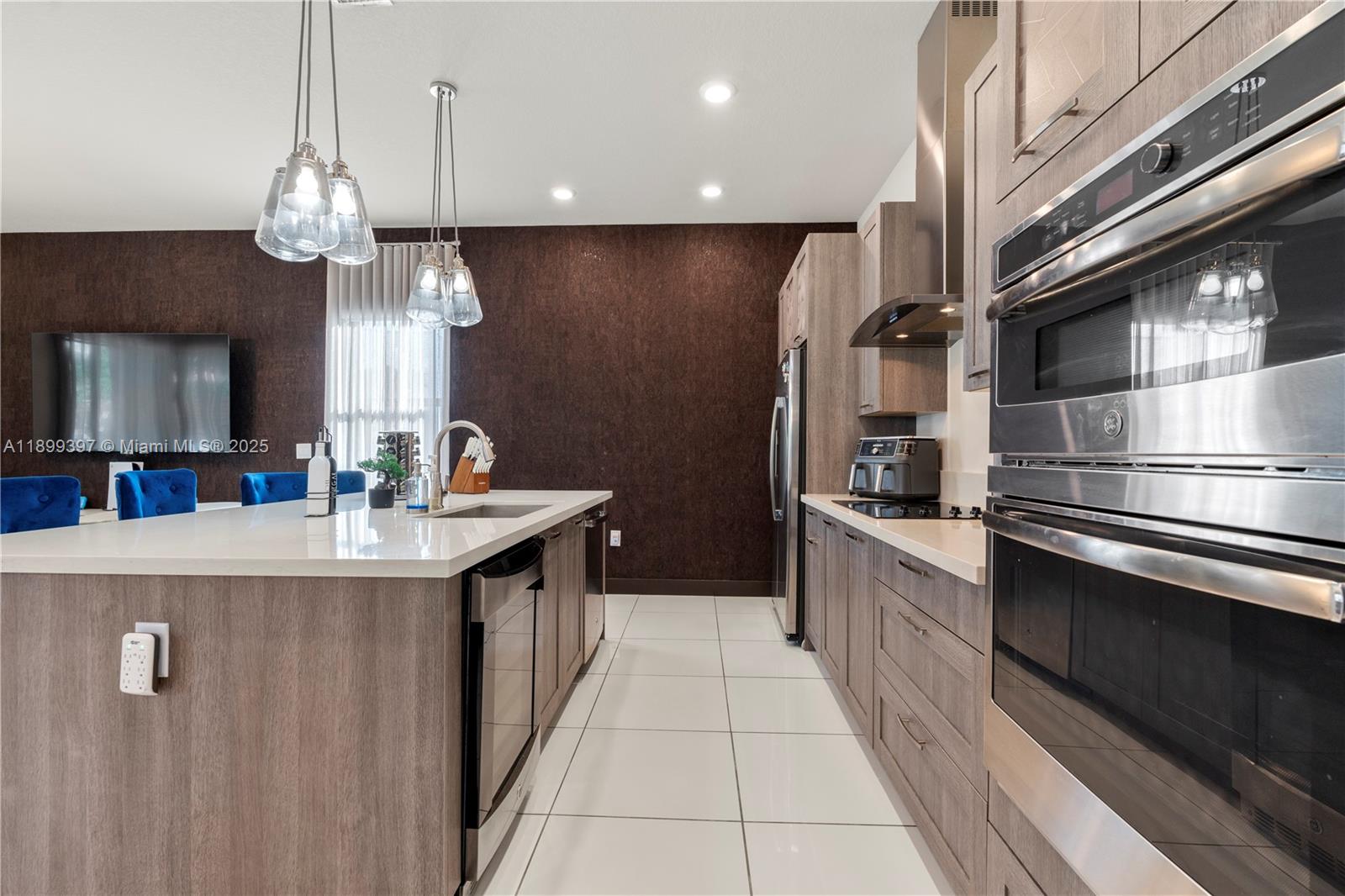 DUNNWOODY LAKE - Residential