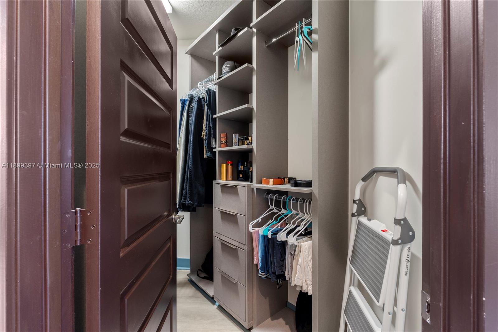 DUNNWOODY LAKE - Residential