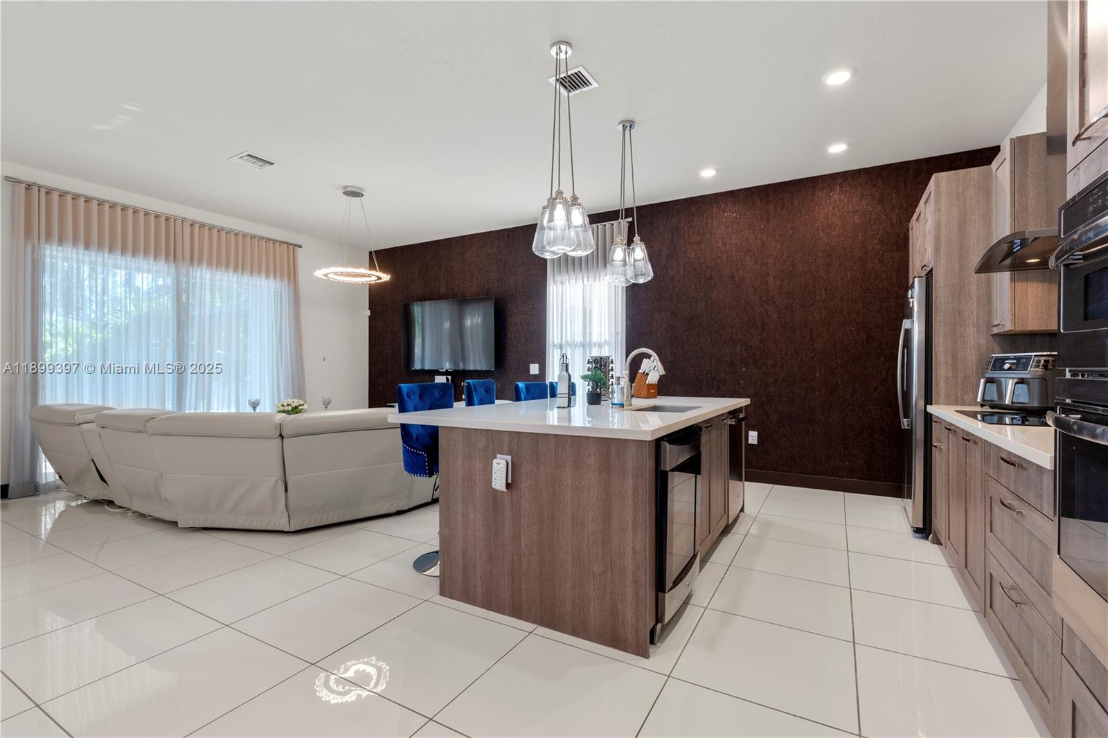 DUNNWOODY LAKE - Residential