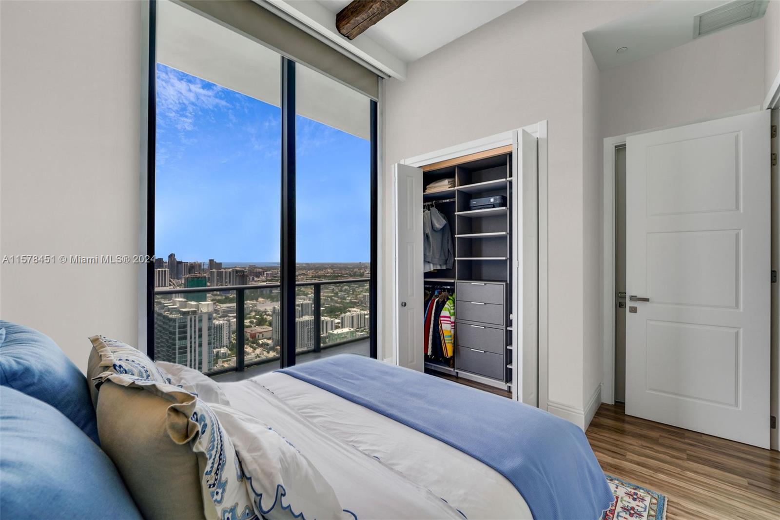 GRAN PARAISO CONDO - Residential