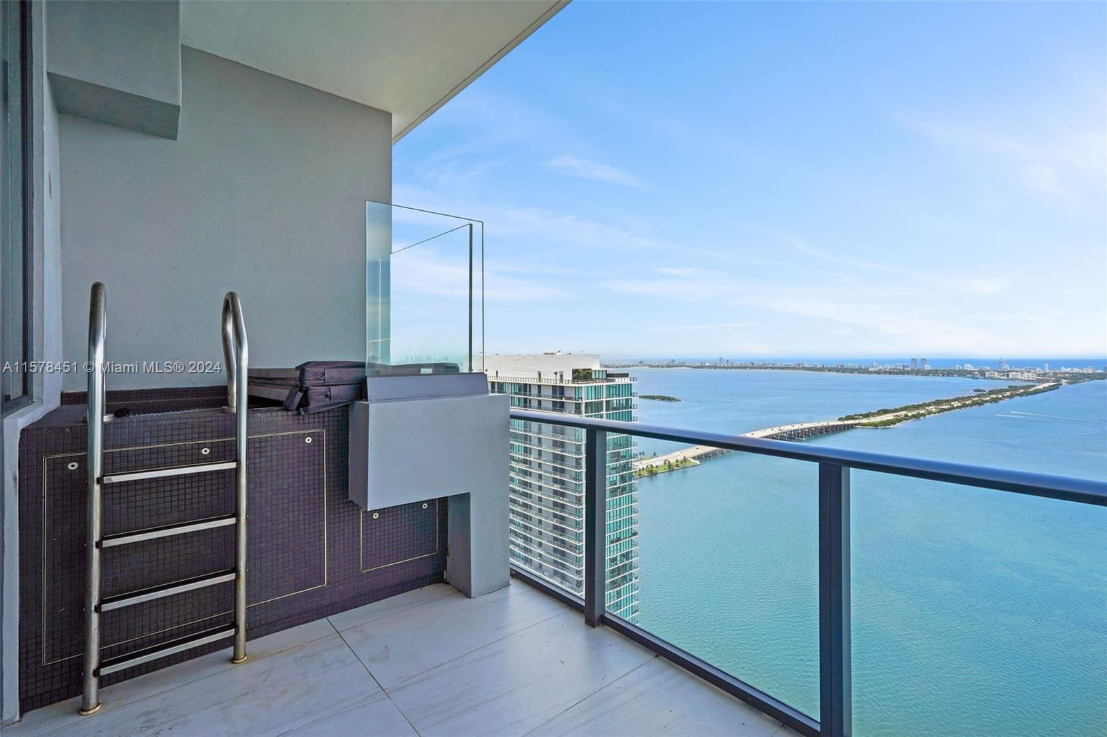 GRAN PARAISO CONDO - Residential