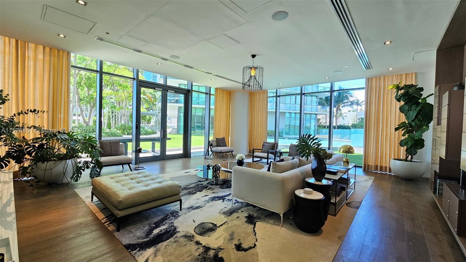 GRAN PARAISO CONDO - Residential