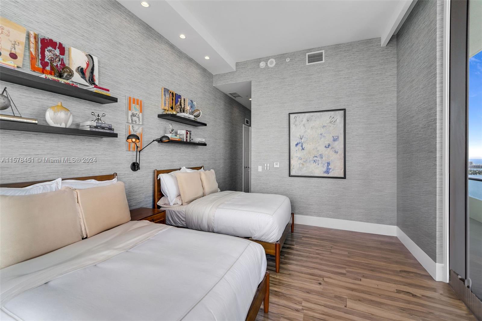 GRAN PARAISO CONDO - Residential