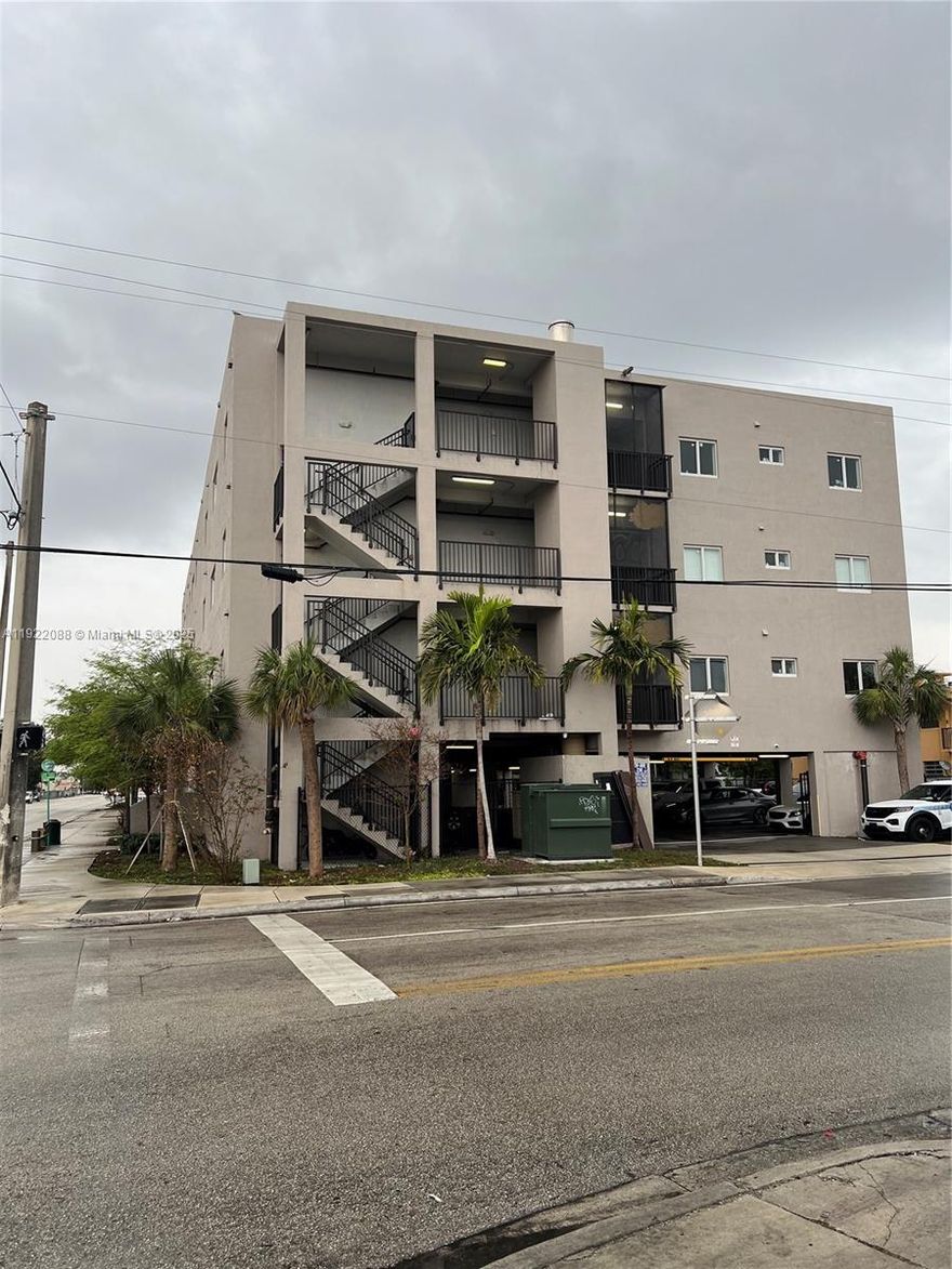 NEW CONSTRUCTION 2 Bed/ 2 Bath unit in ground floor, perfect location in Allapattah area; close to Jackson Memorial Hospital, Miami International Airport, Doral area and just 15 minutes to Downtown Miami, Brickell Avenue and Miami Beach. Text me