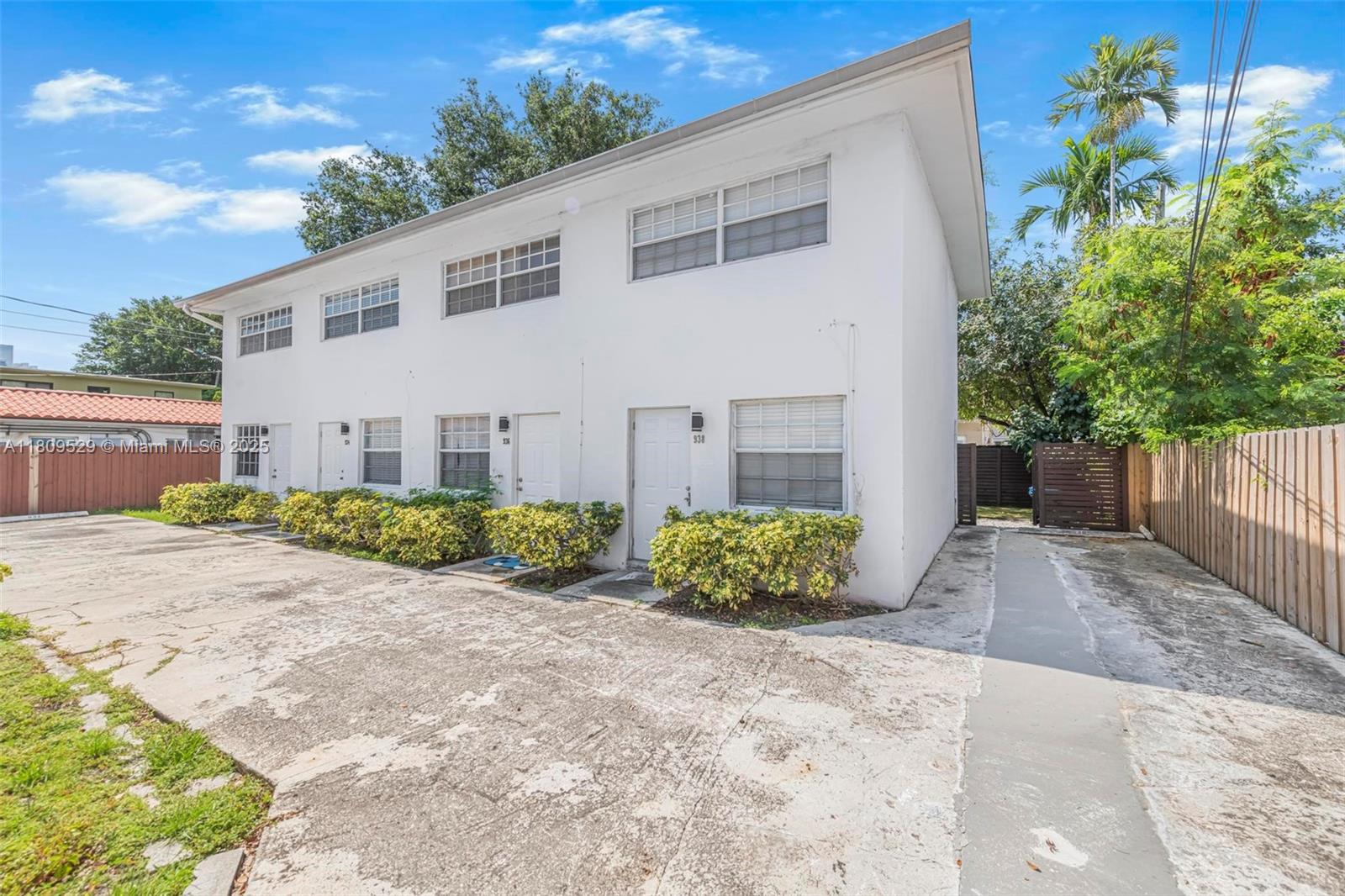 938 SW 6th St 8