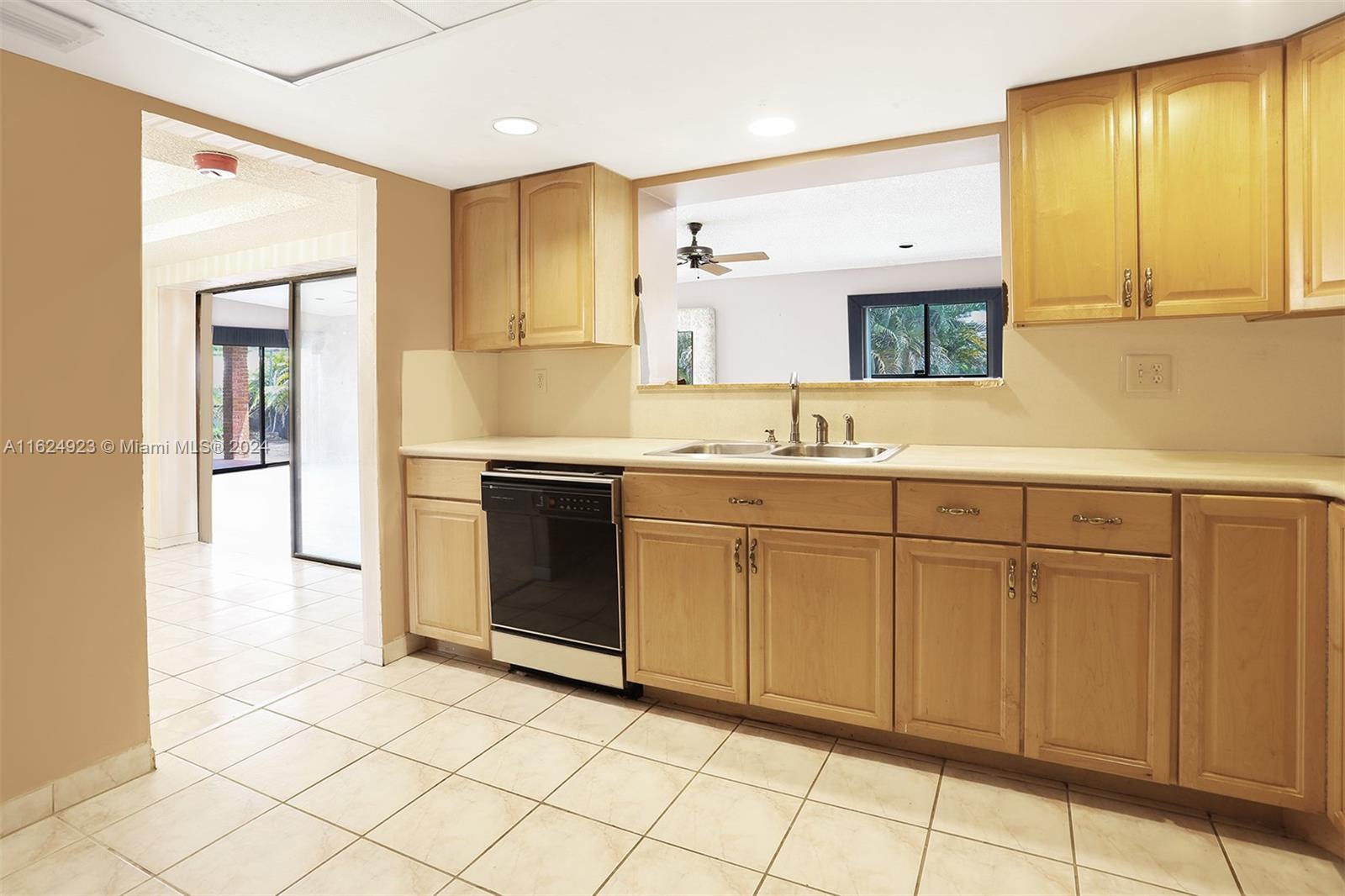 COUNTRY LAKE MANORS SEC 1 - Residential