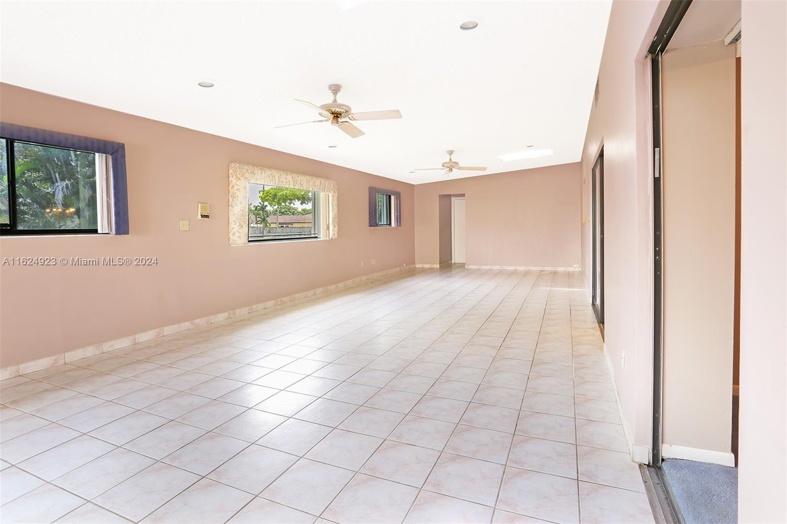 COUNTRY LAKE MANORS SEC 1 - Residential