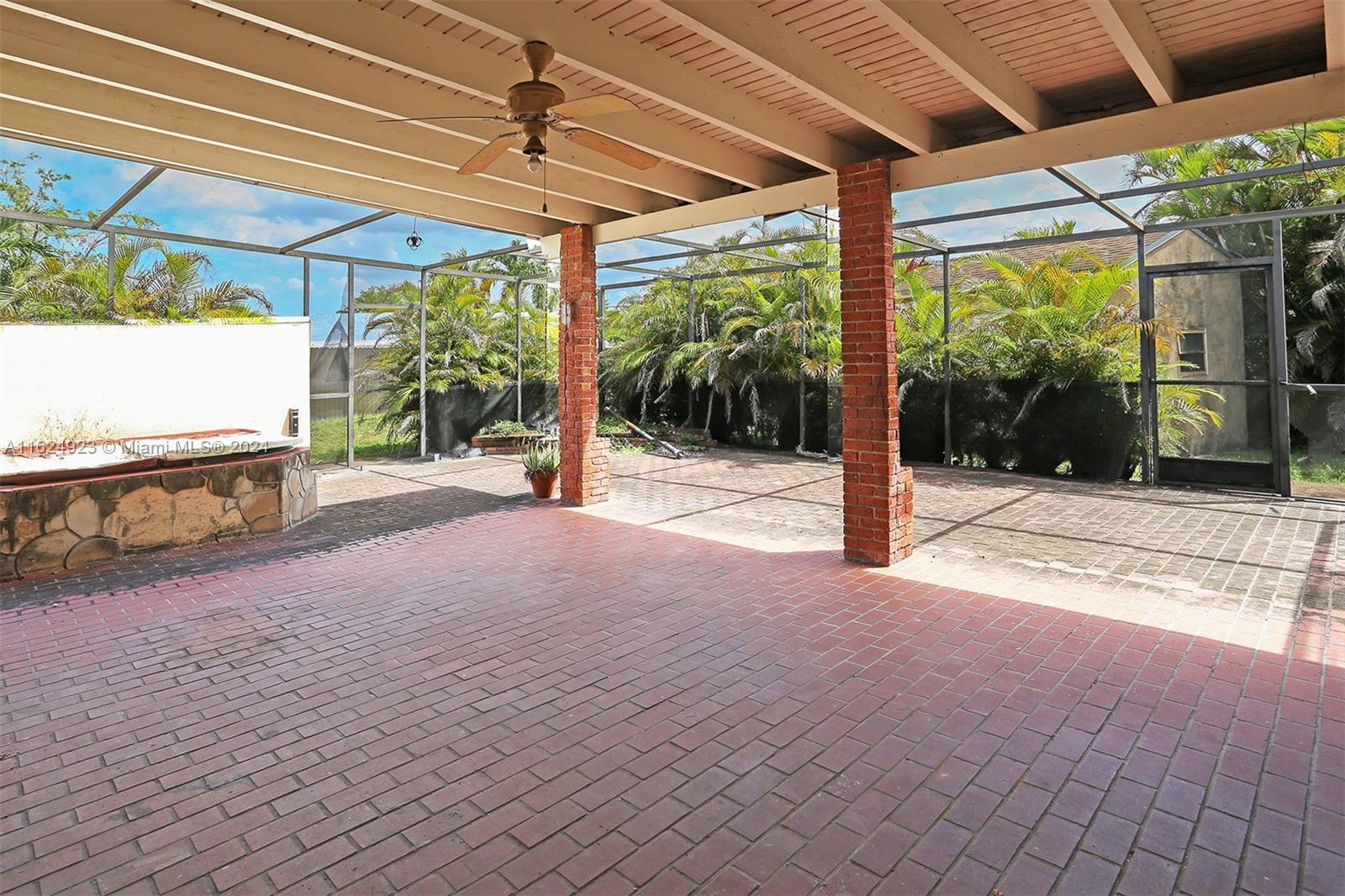 COUNTRY LAKE MANORS SEC 1 - Residential
