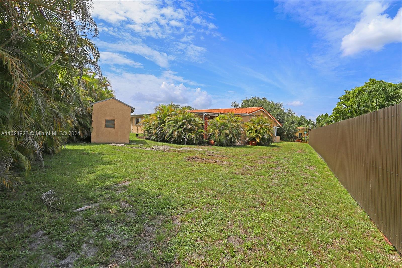 COUNTRY LAKE MANORS SEC 1 - Residential