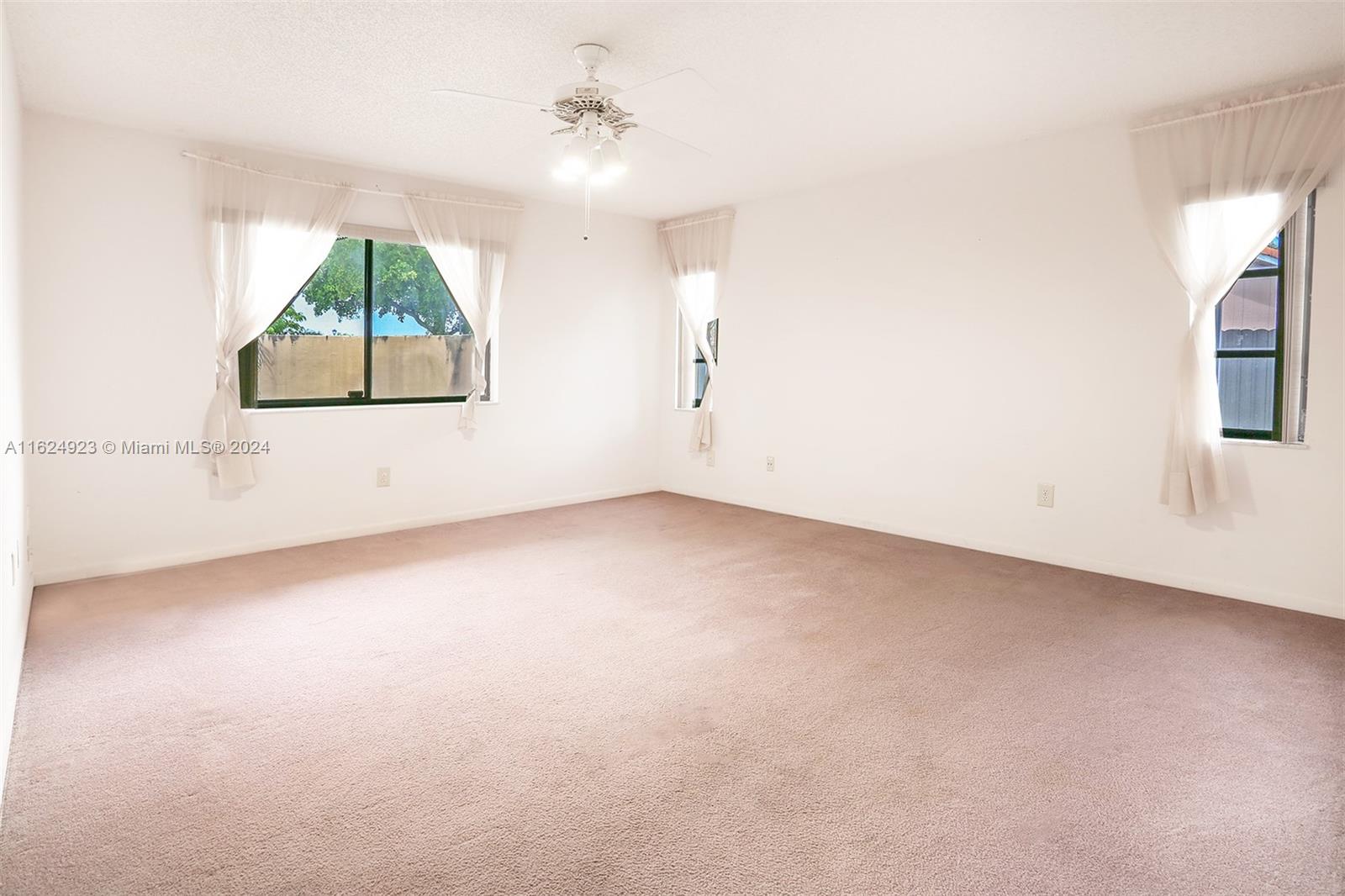 COUNTRY LAKE MANORS SEC 1 - Residential