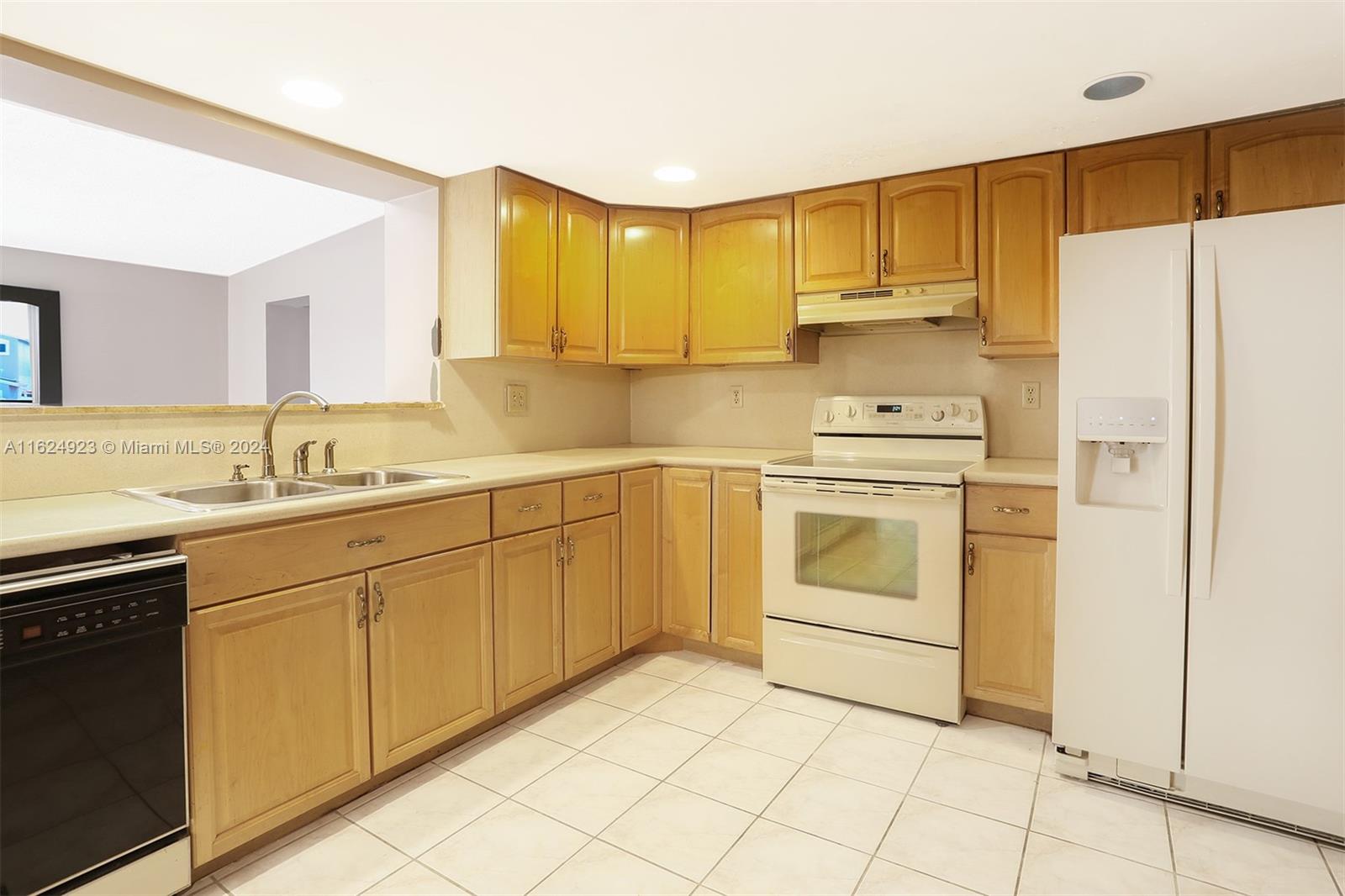 COUNTRY LAKE MANORS SEC 1 - Residential