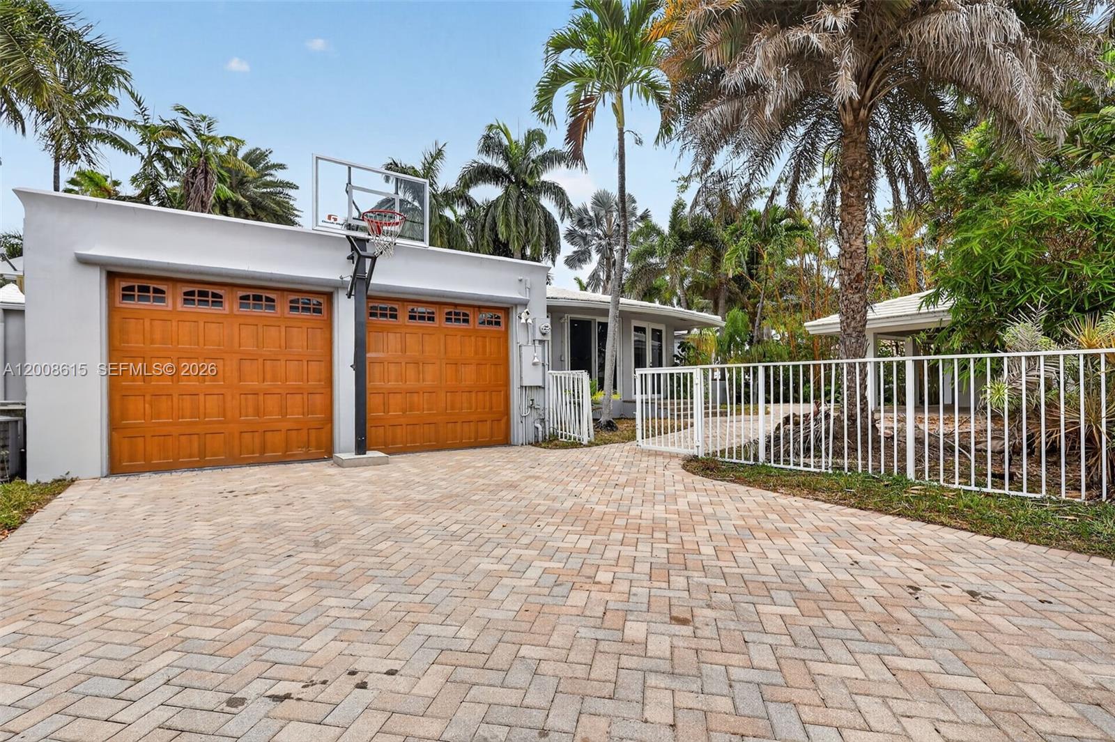 HOLLYWOOD LAKES SECTION - Residential