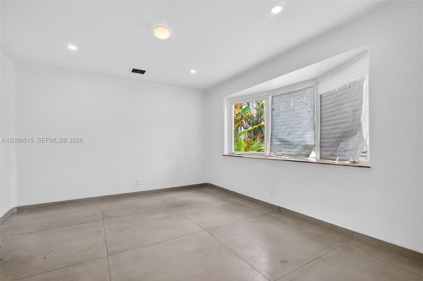 HOLLYWOOD LAKES SECTION - Residential