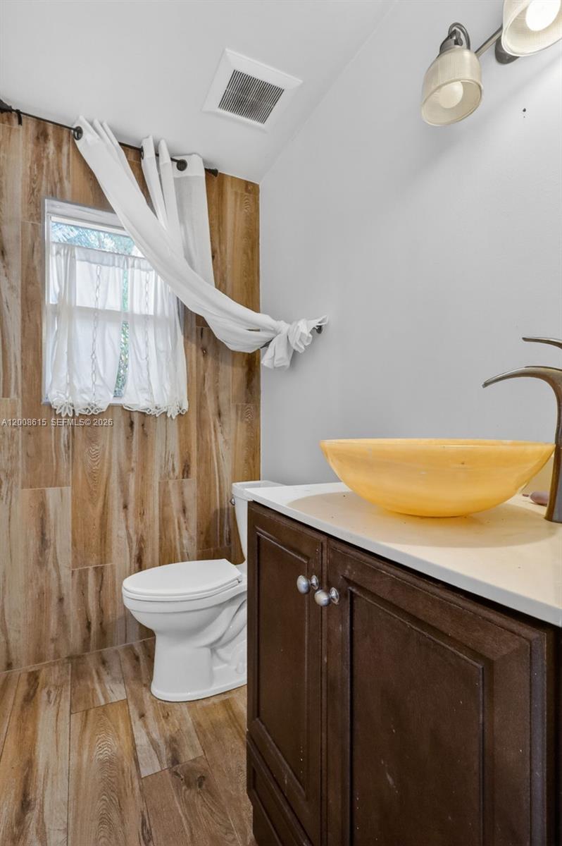 HOLLYWOOD LAKES SECTION - Residential