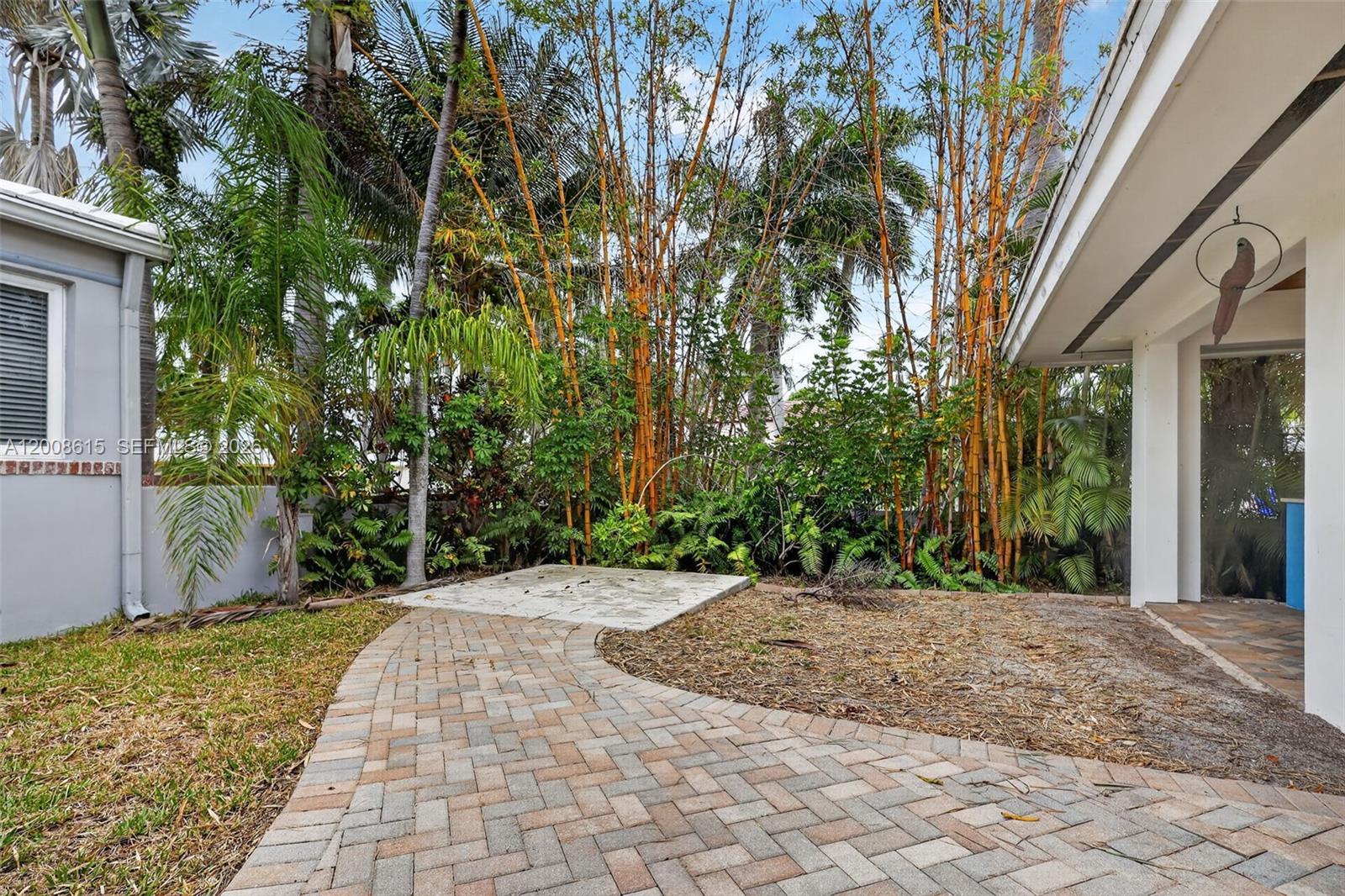 HOLLYWOOD LAKES SECTION - Residential